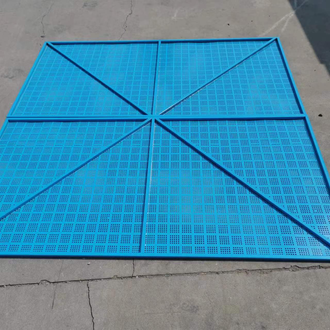 沖孔爬架網(wǎng) 現(xiàn)代建筑施工中的安全屏障與高效利器